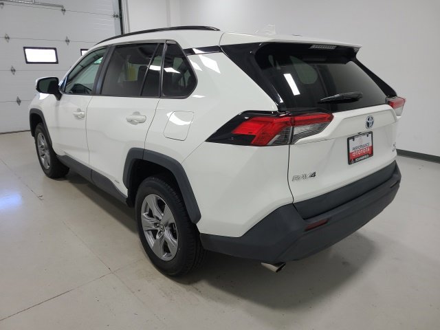 Certified 2022 Toyota RAV4 XLE w/ Carpet Mat Package (TMS) AWD/4WD image 5