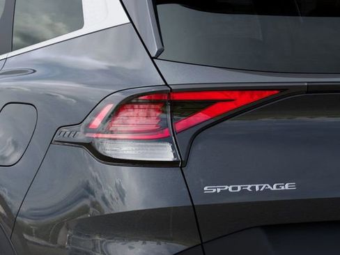 Used 2025 Kia Sportage EX FWD image 11