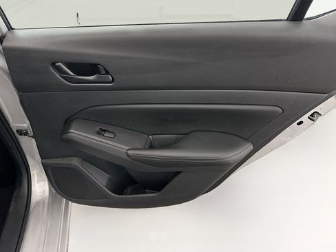 Used 2025 Nissan Altima 2.5 SV image 30