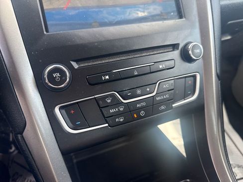 Used 2017 Ford Fusion SE w/ Fusion SE Technology Package FWD image 30