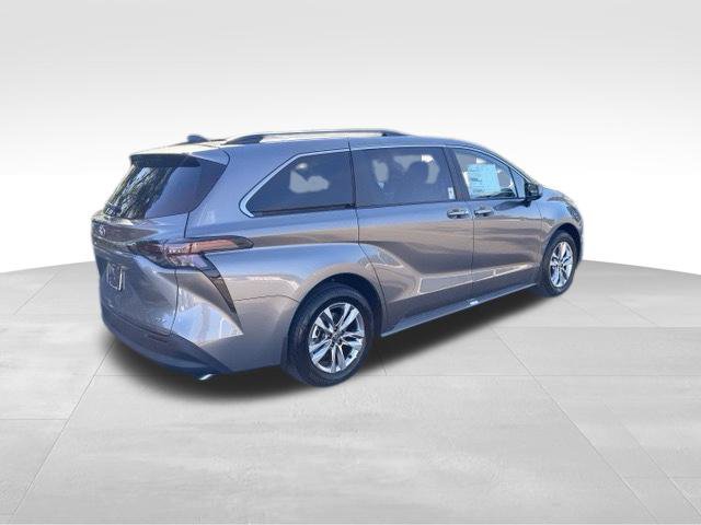 New 2026 Toyota Sienna XLE AWD/4WD image 6
