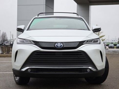 Used 2023 Toyota Venza XLE image 3