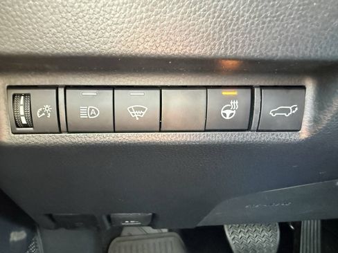 Used 2022 Toyota RAV4 XLE Premium AWD/4WD image 22