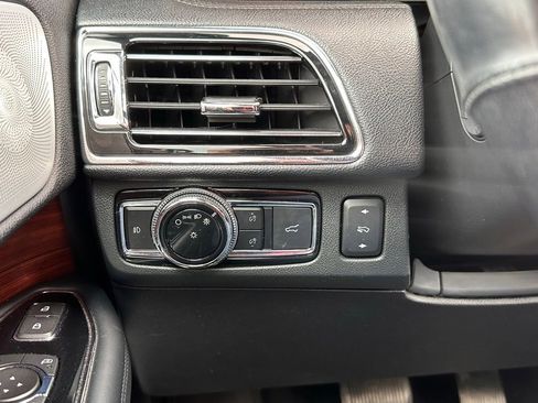 Used 2019 Lincoln Navigator L Reserve AWD/4WD image 32