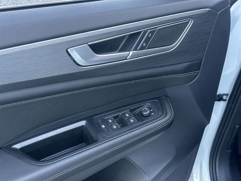 New 2026 Volkswagen Atlas Cross Sport SE image 13