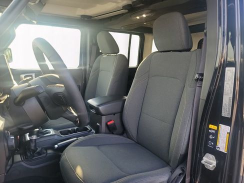 Used 2024 Jeep Wrangler Unlimited AWD/4WD image 9