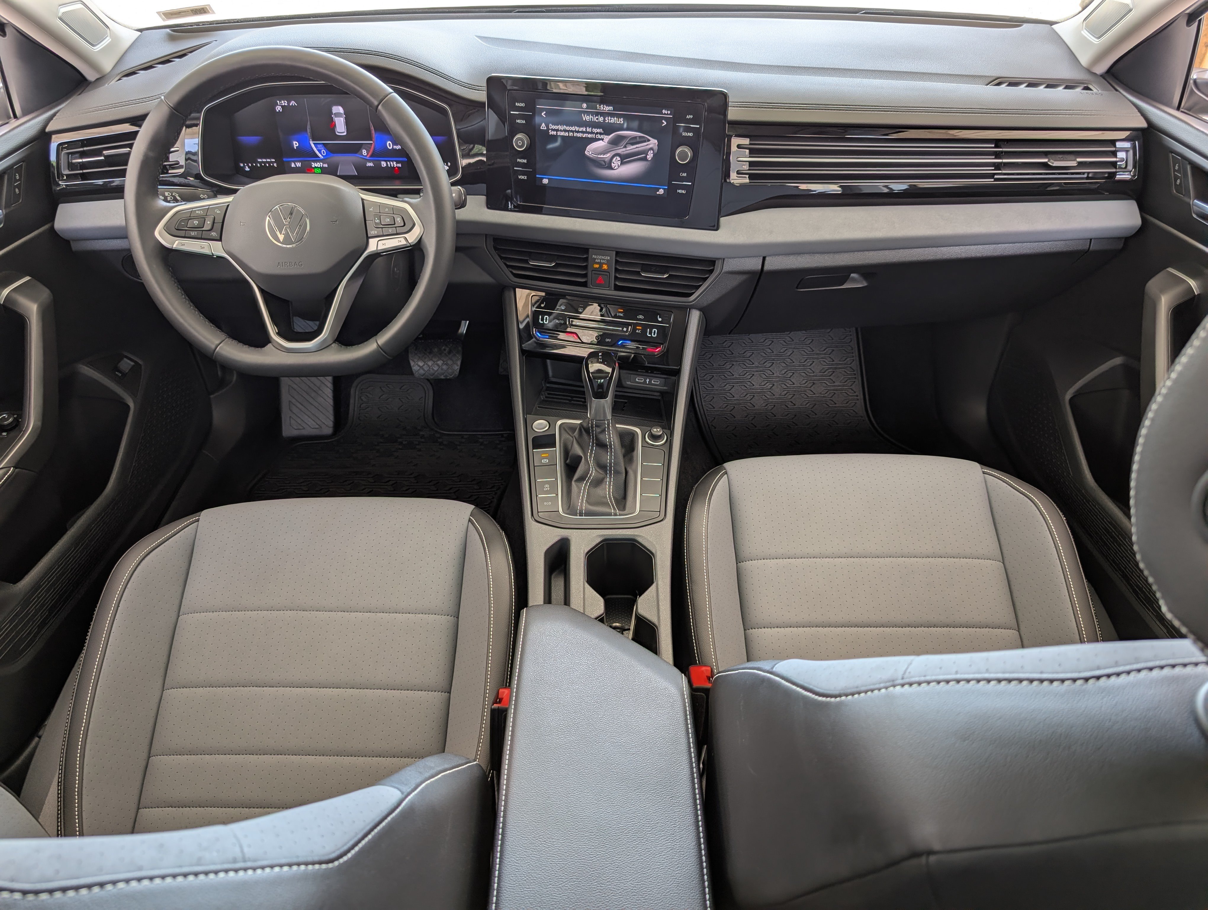 Used 2025 Volkswagen Jetta SE w/ Sunroof Package FWD image 23