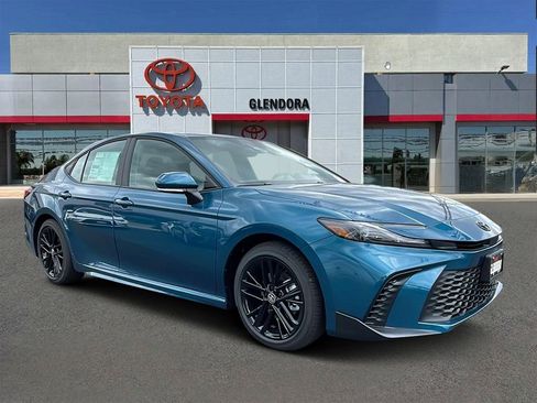 New 2026 Toyota Camry SE FWD image 1