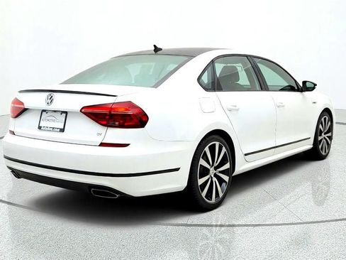 Used 2018 Volkswagen Passat 3.6 FWD image 5
