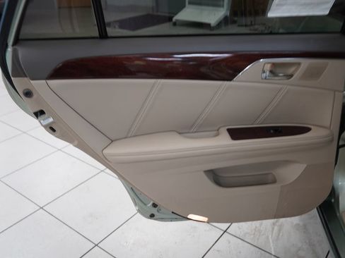 Used 2010 Toyota Avalon Limited FWD image 19