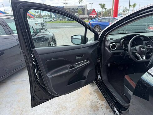 Used 2024 Nissan Versa SR image 8