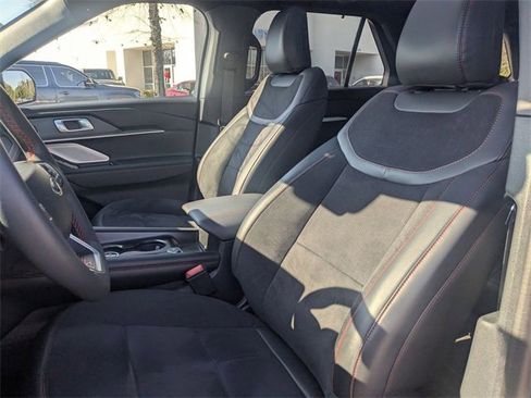Used 2025 Ford Explorer ST image 14