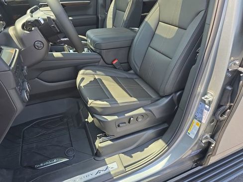 New 2025 Chevrolet Suburban High Country AWD/4WD image 20