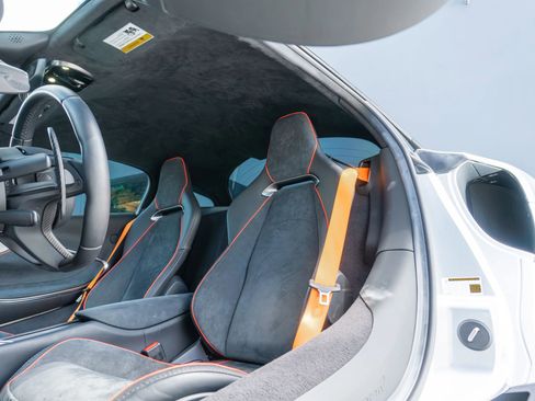 Used 2023 McLaren Artura RWD image 51