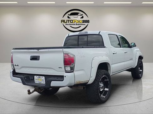 Used 2016 Toyota Tacoma Limited w/ Towing Package AWD/4WD image 7