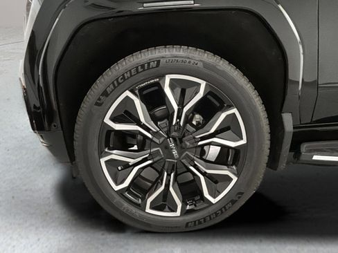 New 2025 GMC Sierra EV Denali image 33