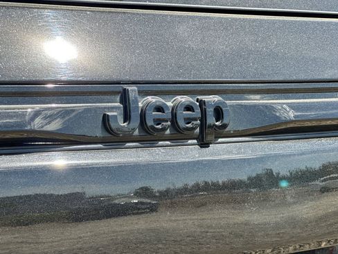 Used 2024 Jeep Grand Cherokee Altitude RWD image 17