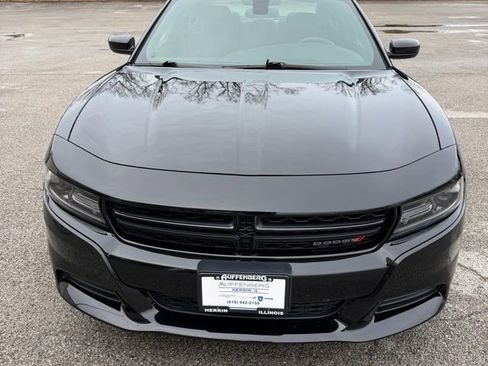 Used 2019 Dodge Charger SXT image 3