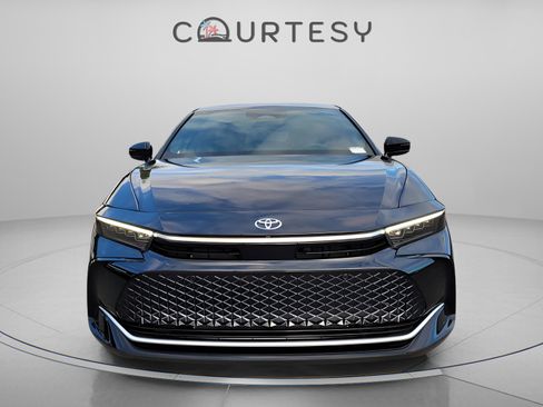 Used 2023 Toyota Crown Limited image 8