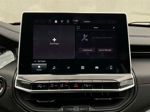 Used 2025 Jeep Compass Trailhawk image 29