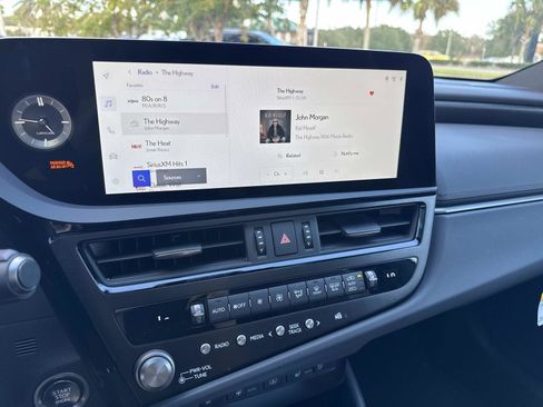 New 2025 Lexus ES 350 w/ Premium Package image 24