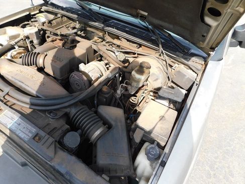 Used 2000 Chevrolet S10 Pickup LS w/ Preferred Equipment Group RWD image 31