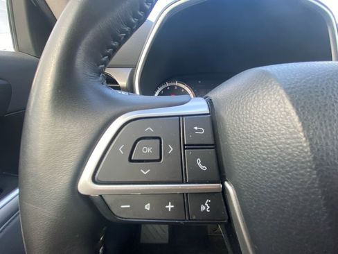 Used 2023 Toyota Highlander XLE AWD/4WD image 19