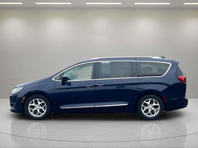 Used 2017 Chrysler Pacifica Touring-L Plus w/ Advanced Safetytec Group FWD image 4