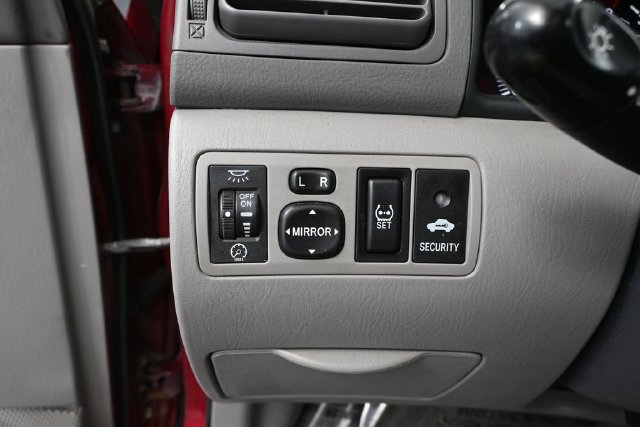 Used 2005 Toyota Corolla LE w/ Audio Value Pkg FWD image 22