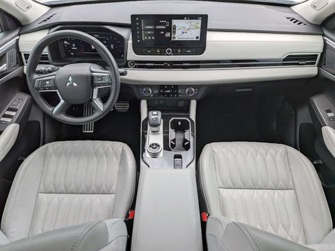 Used 2025 Mitsubishi Outlander SEL FWD image 15