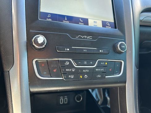 Used 2020 Ford Fusion SE image 28
