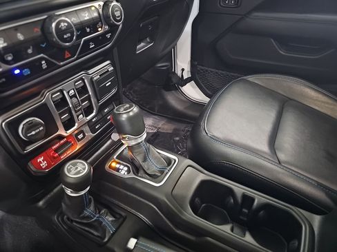 Used 2021 Jeep Wrangler Unlimited Rubicon 4xe w/ Cold Weather Group AWD/4WD image 27