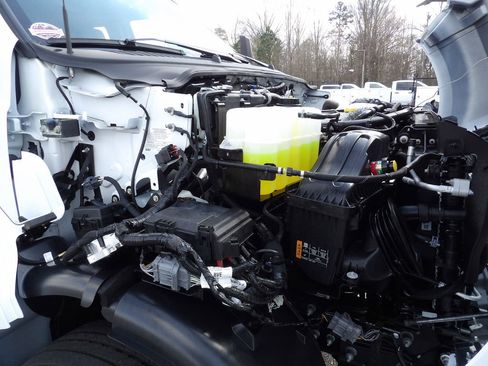 Used 2025 Ford F750 2WD SuperCab Super Duty image 57