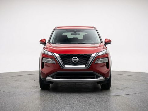 Used 2025 Nissan Rogue SV AWD/4WD image 2