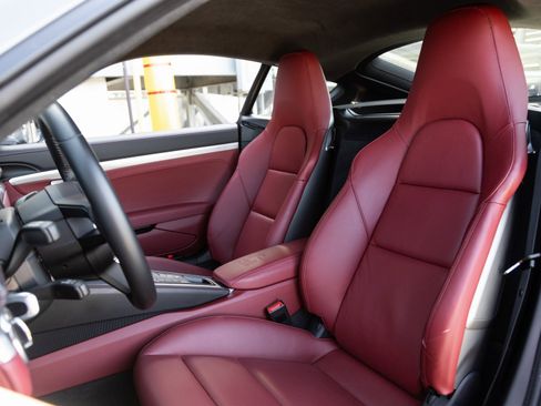 Used 2025 Porsche 718 Cayman GT4 image 5