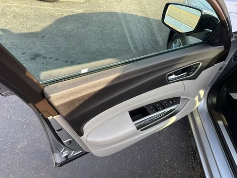 Used 2018 Acura TLX w/ Technology Package image 32