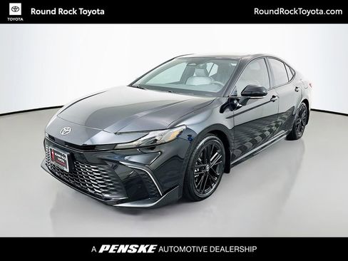 Used 2025 Toyota Camry SE image 1