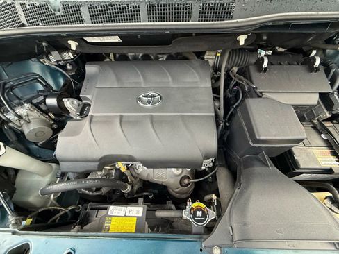 Used 2012 Toyota Sienna XLE image 30