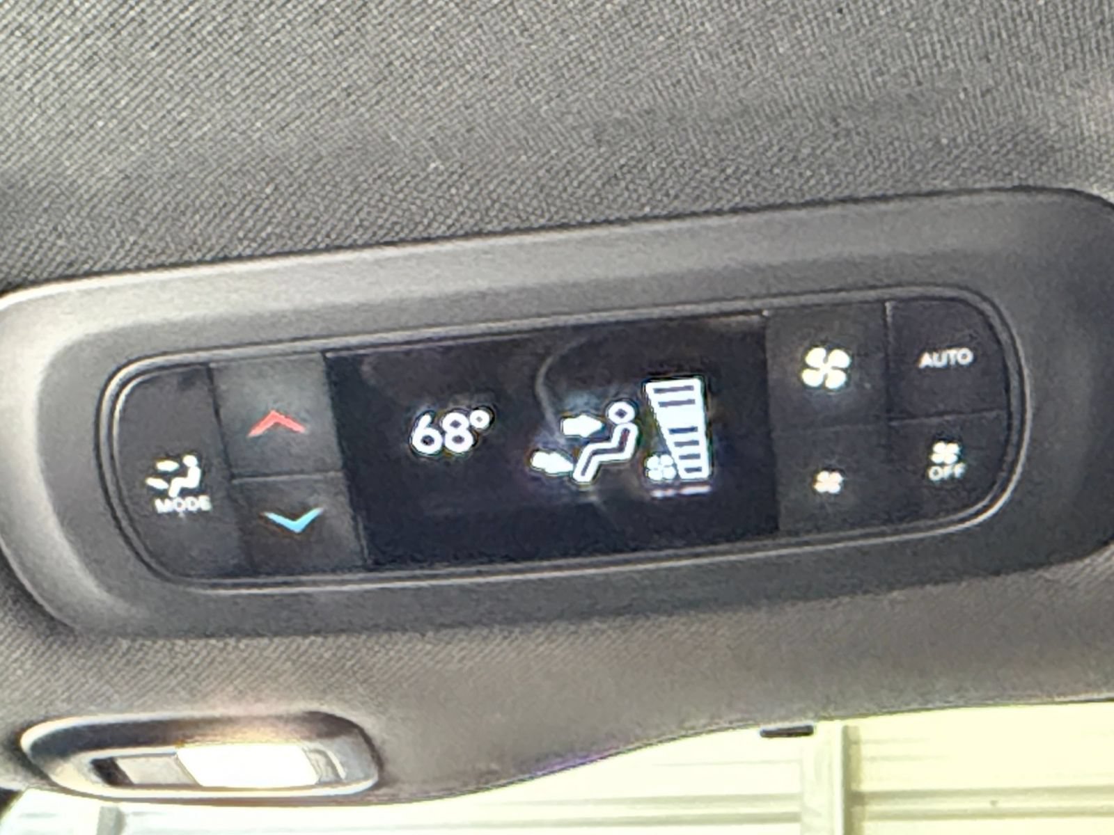 Used 2025 Chrysler Pacifica Limited FWD image 25