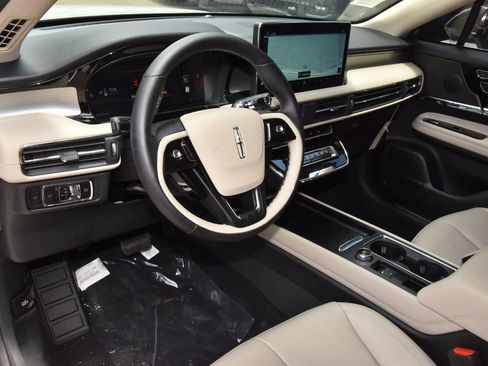 New 2026 Lincoln Corsair Premiere FWD image 32