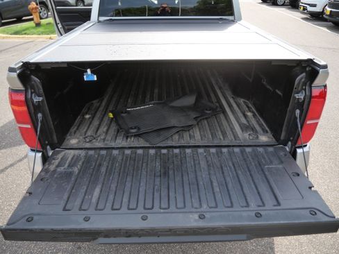 Certified 2024 Toyota Tacoma SR5 AWD/4WD image 19