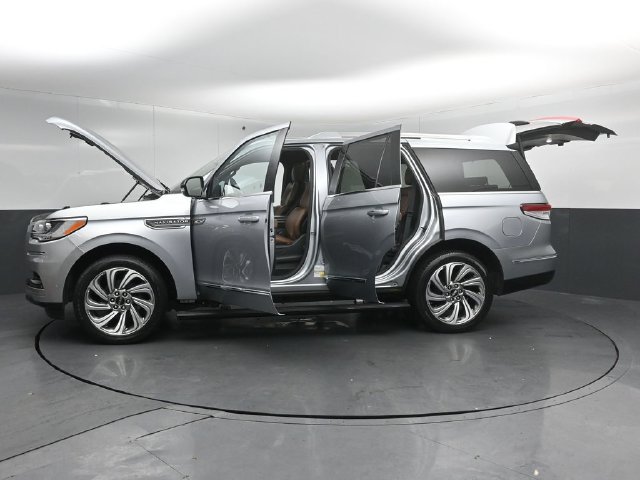 Certified 2023 Lincoln Navigator Reserve AWD/4WD image 58