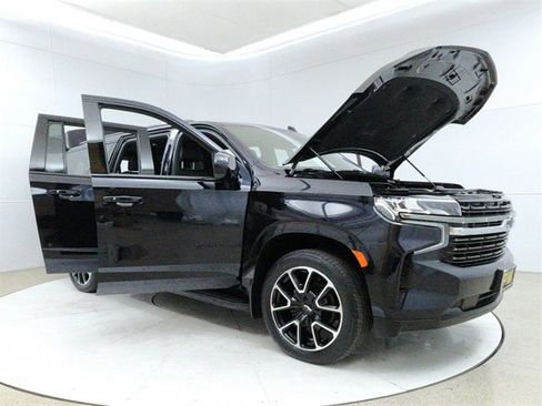 Used 2021 Chevrolet Suburban RST image 9