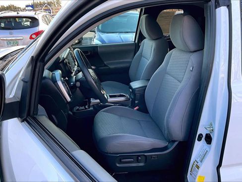 Certified 2022 Toyota Tacoma SR5 image 9