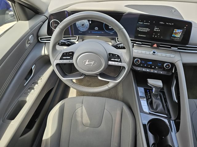 Used 2025 Hyundai Elantra SEL FWD image 27