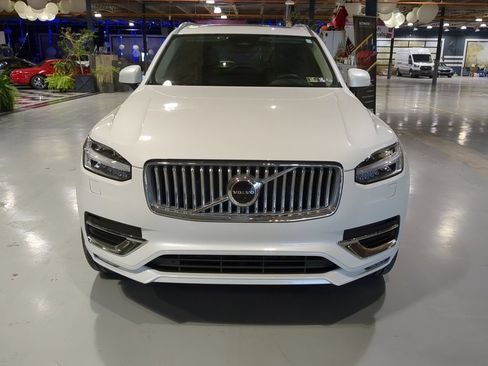 Used 2023 Volvo XC90 B6 Plus image 3