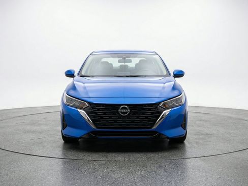 Used 2025 Nissan Sentra SV FWD image 2