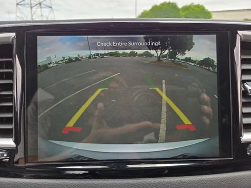Used 2024 Chrysler Pacifica Touring-L FWD image 19