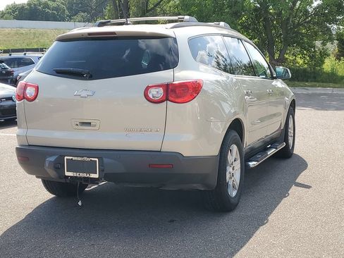 Used 2011 Chevrolet Traverse LT FWD image 3