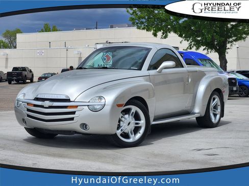 Used 2005 Chevrolet SSR w/ Preferred Equipment Group RWD image 1